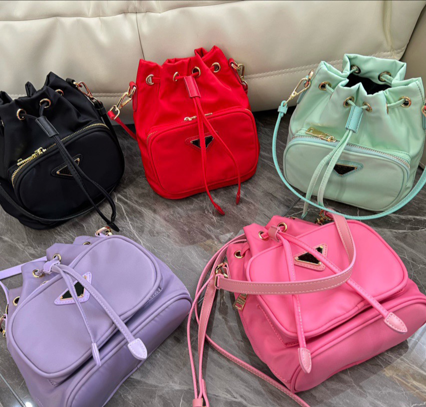 Designer Seau Sac Femmes Sac À Dos De Mode Classique Triangle Inversé Lettre Cross Body Bag Mini Sacs À Dos De Haute Qualité