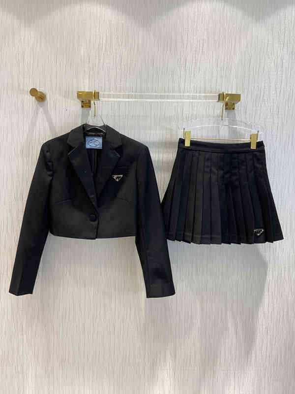 

Brand Women's Two Piece Dress Suit Suit Summer Inverted Triangle Collar Mid Sleeve Shirt With Loose Shorts Casual Women, Black