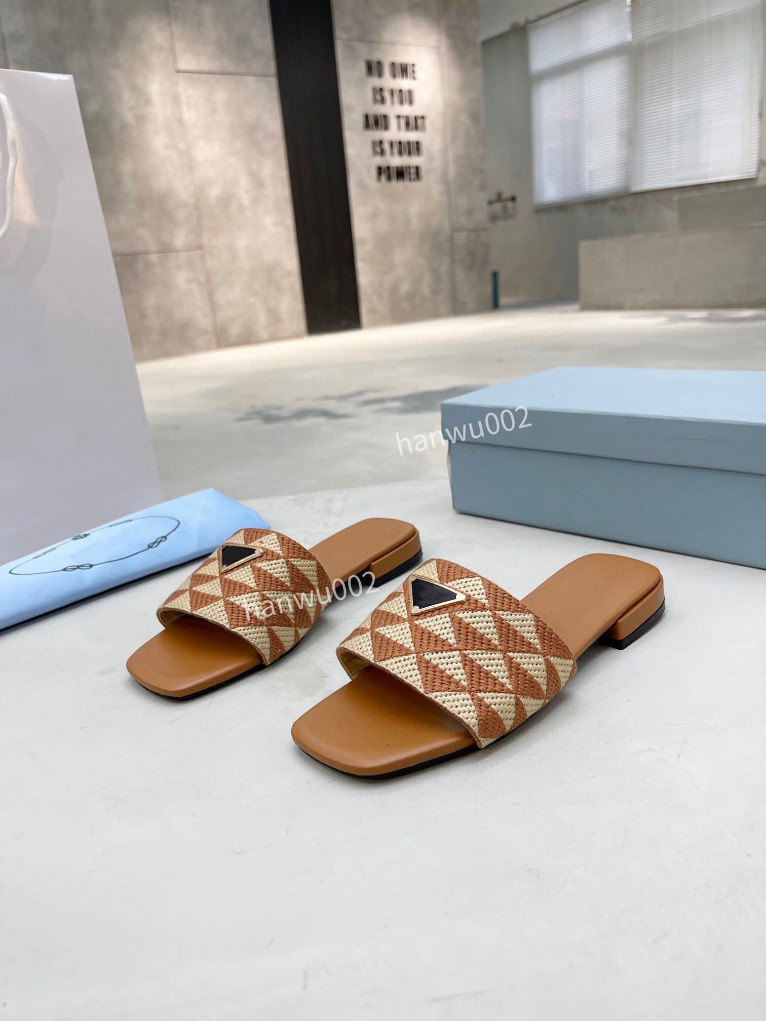 

2022 Women Slippers Fashion Woman Slipper Soft Leather Classic Designer Sandal Slides Summer Women Sandals Metal Luxury Sandles size35-43 ww220301, 02