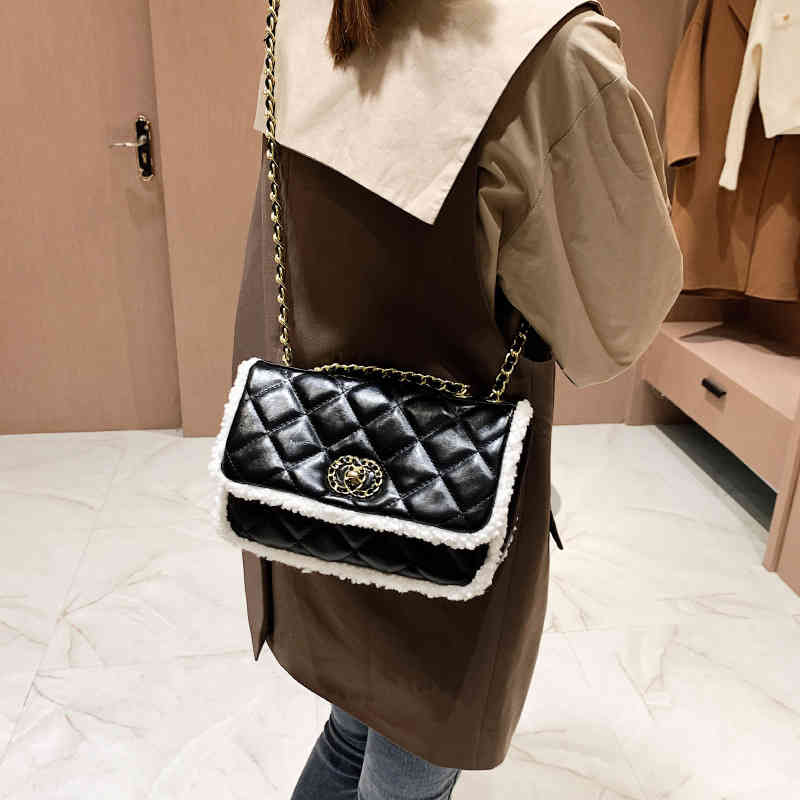 

2022 trendy Small female ins niche new fashion Lingge chain messenger autumn texture versatile shoulder bag, White