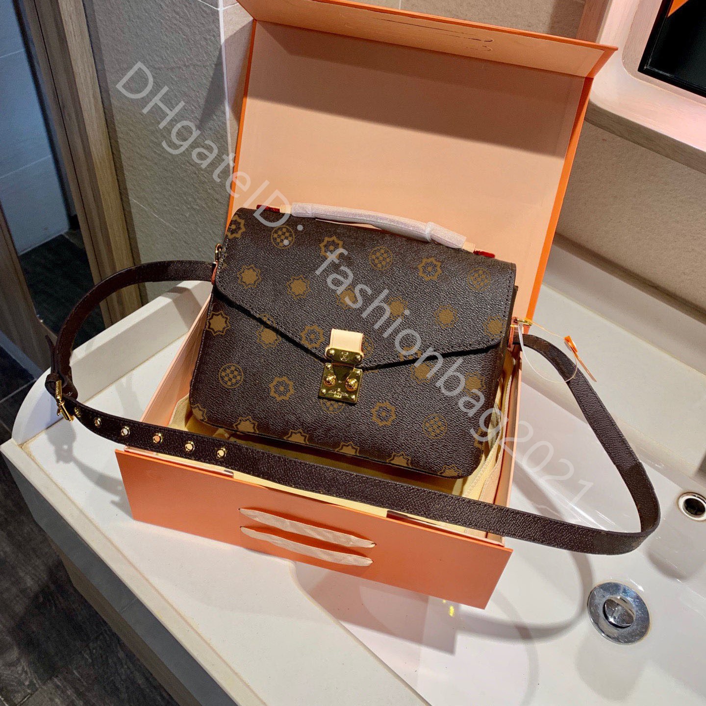 

2022 ss designer messenger bags fashion clutch plain hasp square shoulder crossbody handbags shopping totes women cool flaps evening luxury purse Envelope wallets, Color q(contact the seller for pictures)