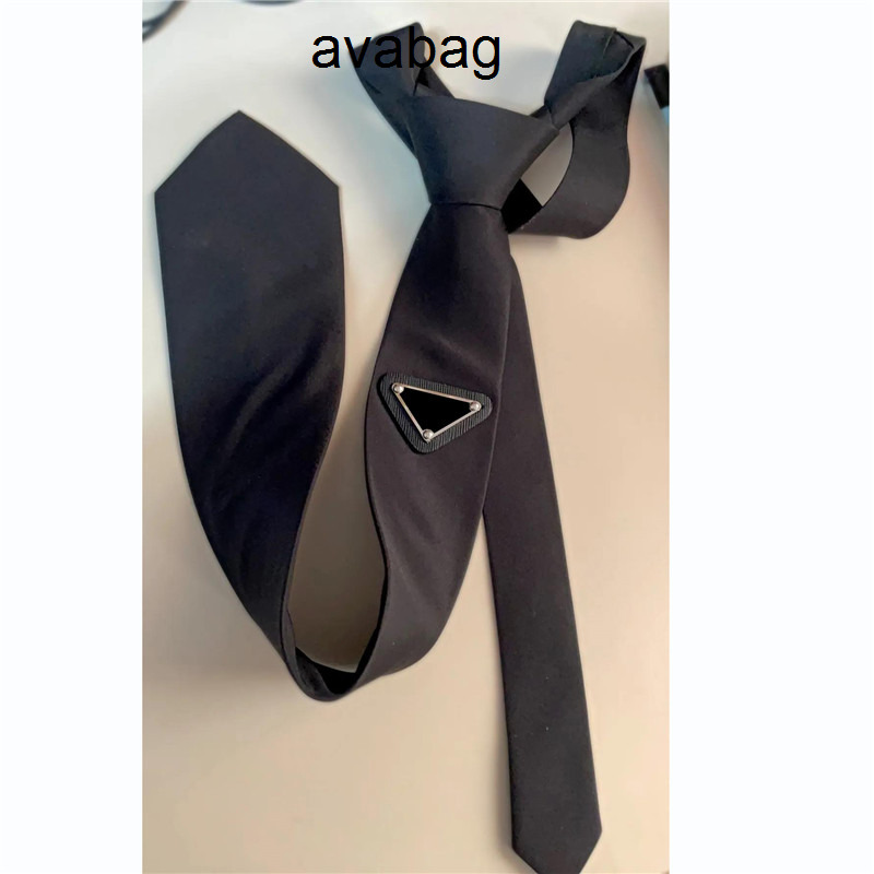 

Women Necktie Mens Designer Neck Tie Suit NeckTies Luxury Business Men Silk Ties Party Wedding Neckwear Cravate Cravattino Krawatte Choker AF9L AF9L