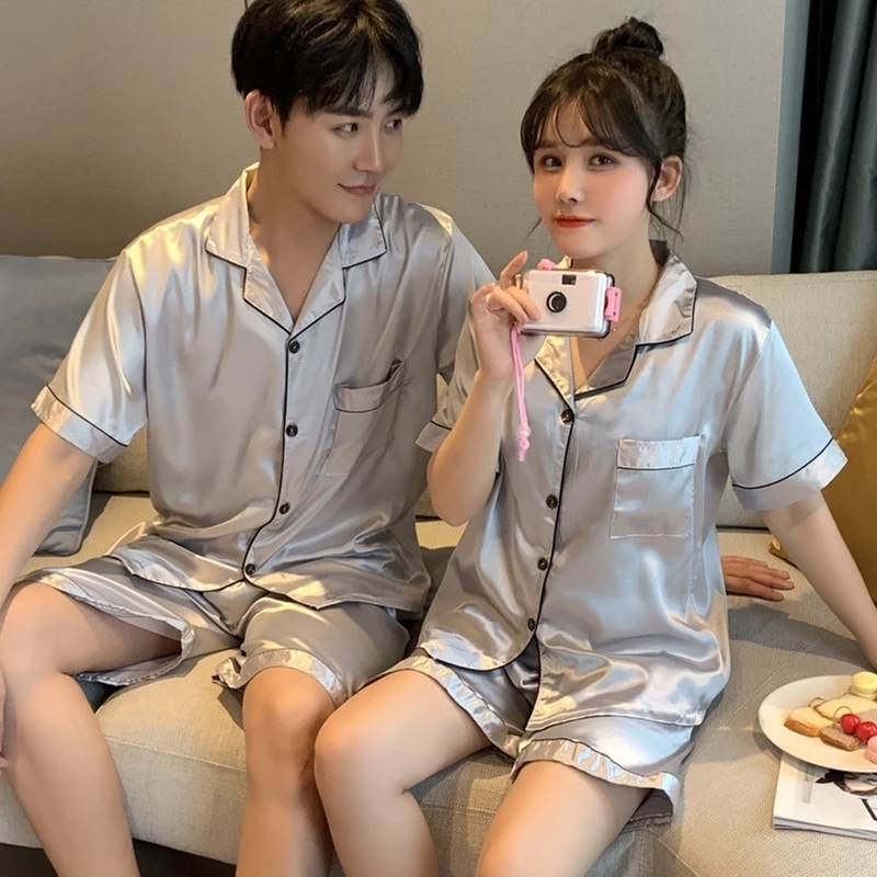 Vêtements de nuit Couple Soie Satin Solide Couleur Pyjama Ensembles Court Bouton Vers Le Bas Pijama Shorts Maison Vêtements Pyjamas Femmes Hommes