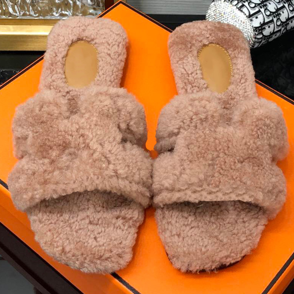 

The official website of the same Oran sandal iconic letter shaped hollowed out autumn and winter can be worn indoors outdoors well known brand fur slippers sandals, Shipping supplement