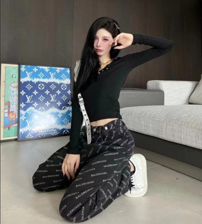 

Fall 2022 Paris Fashion Ladies Women's Jeans jeans luxurious comfortable flares washed in black classic letters