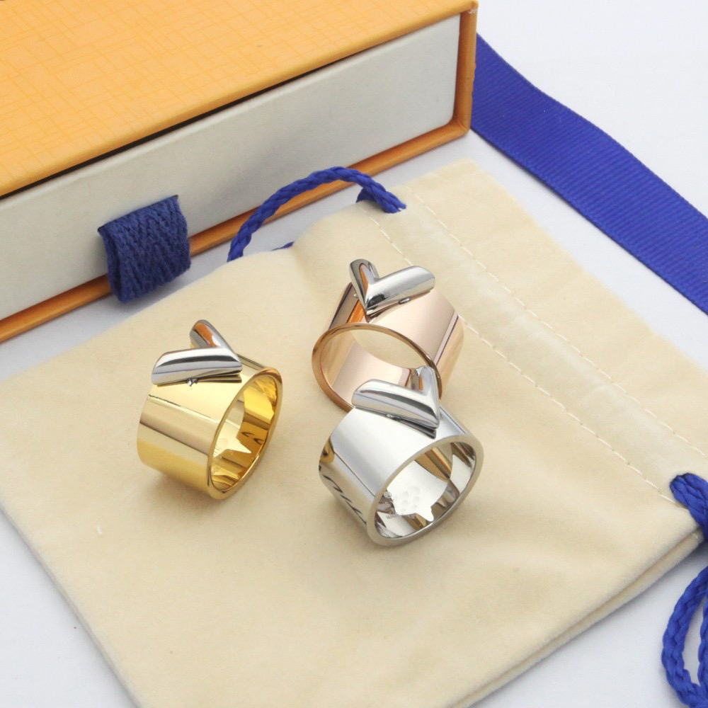 

High Quality Designer Stainless Steel Ring For Men Fashion V Letter Rings For Women Promise Rings Her Wedding Bands