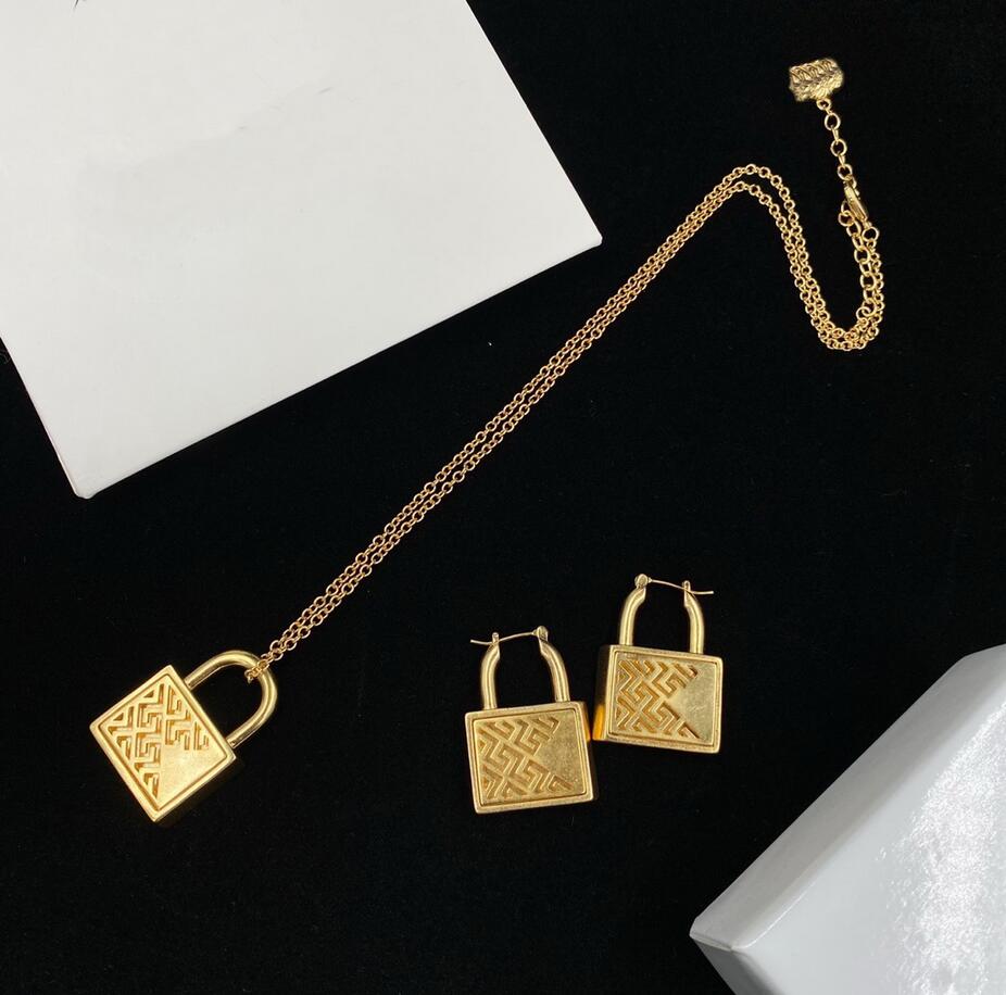 

Womens lovers couple Necklaces Earrings Sets With Gold Lock Pendant Medusa Head Portrait Jewelry Set, Golden