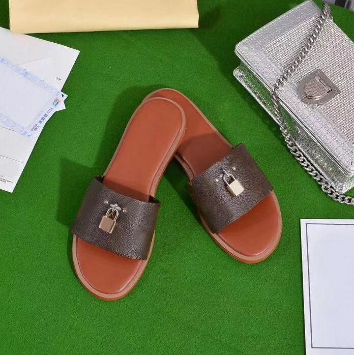 2022 Designer Femmes Pantoufles Mode Été Serrure Pantoufle Graffiti Sandales Véritable Cuir De Vachette Chaussures Plates Grande Taille 35-42