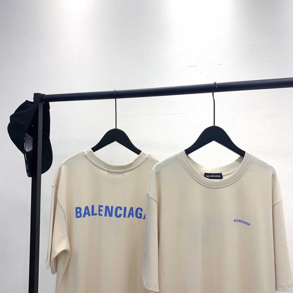 

2021 spring and summer new ballista back letter t-shirt men and women in the same size loose short sleeve T-shirt, Beige