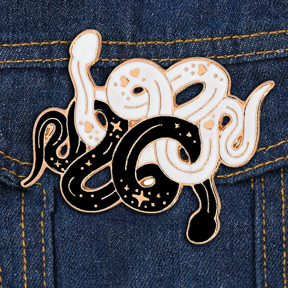 

Gothic Yin and Yang Black & White Snakes Brooch Pins Enamel Metal Badges Lapel Pin Brooches Jackets Jeans Fashion Accessories, As picture
