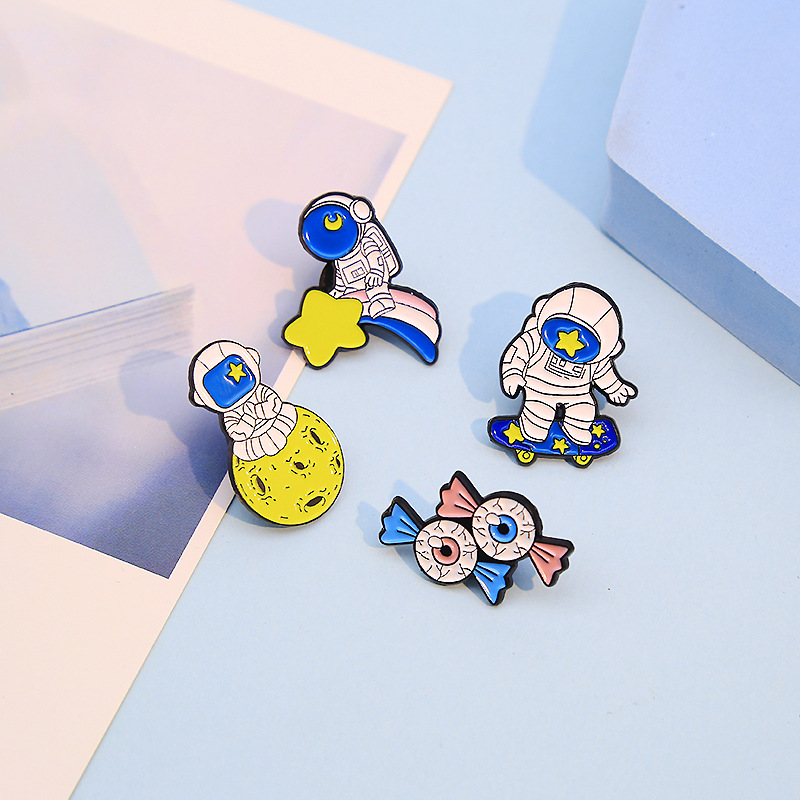 

Cute Spaceman Brooches Pin for Women Kids Fahsion Jewelry Shirt Coat Dress Denim Bag Decor Enamel Pin Gift