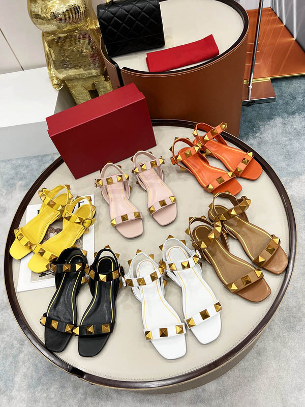 

Newest Women Sandals Slippers Outdoor ROMAN STUD FLAT CALFSKIN Ankle Buckle Casual Sexy Sandal Summer Designer Luxury Fashion Ladies Beach Flat Flip Flops, Customized
