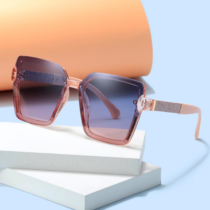 

Sunglasses Fashion Oversize Square Frame For Women Vintage Trendy Punk Personality Outdoor Beach Pos UV400Sunglasses