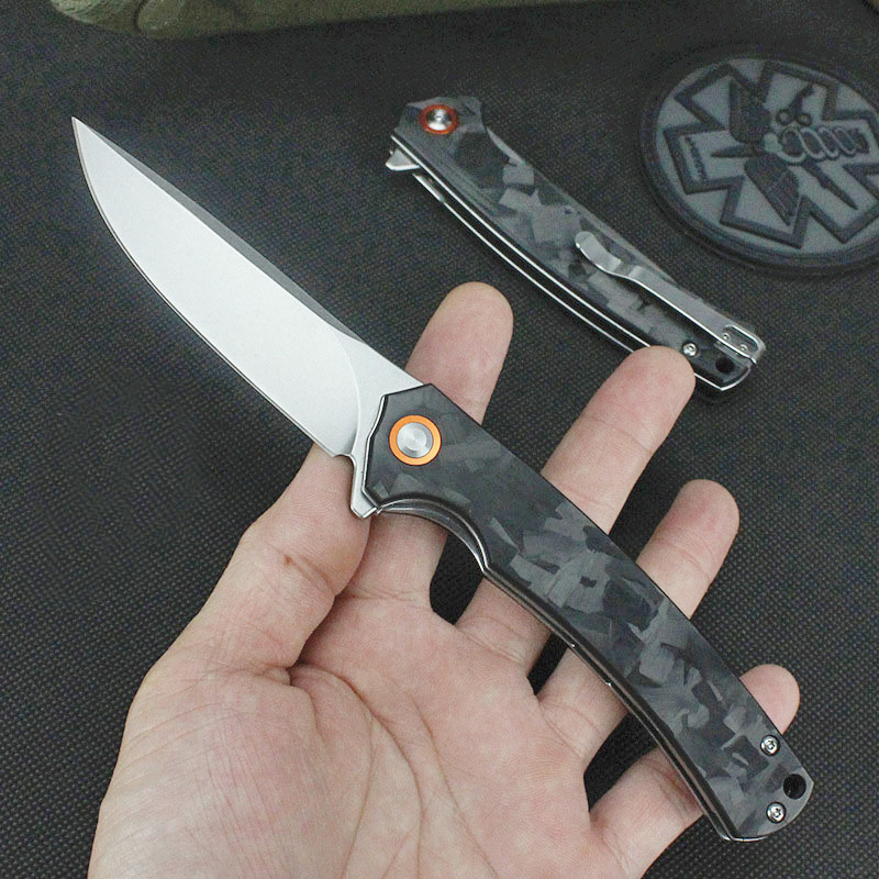 

Promotion R7602 Flipper Folding Knife D2 Stone Wash Drop Point Blade Carbon Fiber with Stainless Steel Sheet Handle Ball Bearing Fast Open Pocket Folder Knives