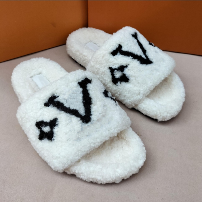 

Women ladys girls Furry Slide Slipper spring and autumn wool white logo embroidery Fashion Comfortable Barefoot wear flip flopes louise vutton viuton Slippers, Beige