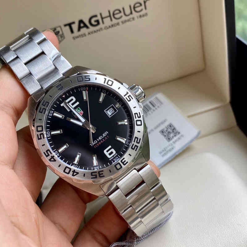 Tag Heue Heue F1 Série Montre-bracelet Homme Trois Aiguille Calendrier de la ceinture de distribution! Mouvement suisse
