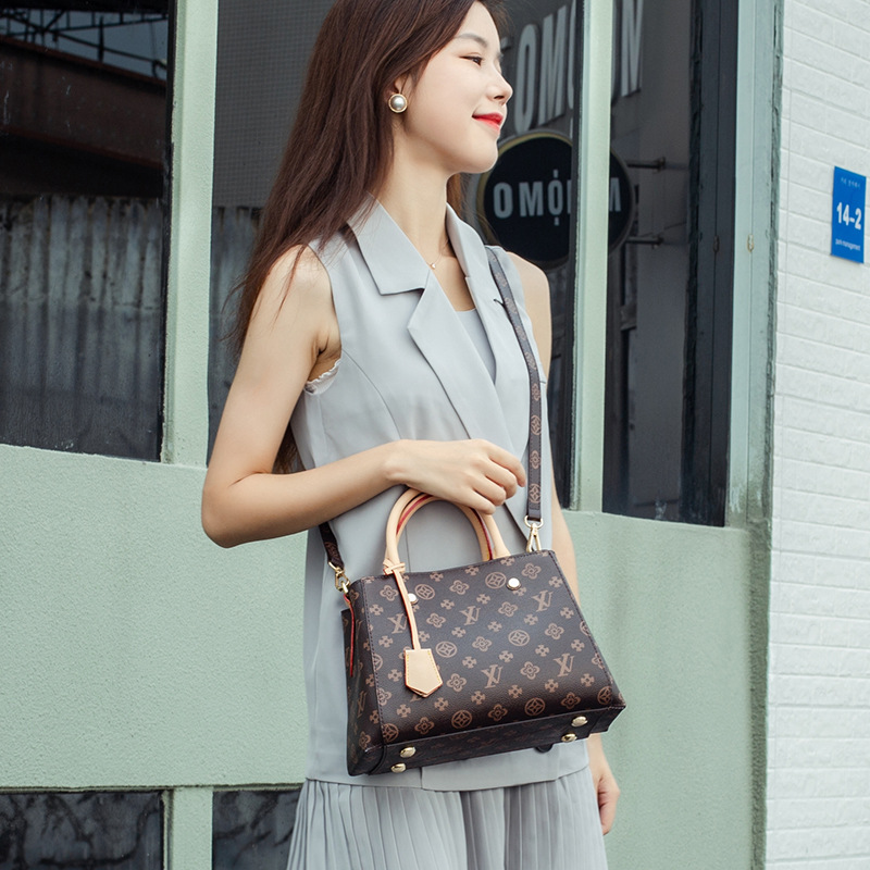 

Top Quality Handbags Classic Crossbody Bag Women Pu Leather Old Flower Handbag Tote Messenger Shoulder Purses Montaignes bags, Black