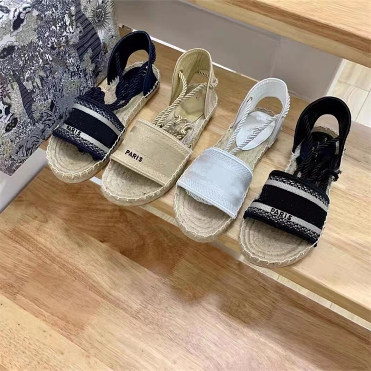 

Designer Summer Womens Canvas Shoes Luxury Ladies Low Heel Casual Comfort Sandals Designer Ankle Strap Beach Slippers Dior Fisherman Shoe