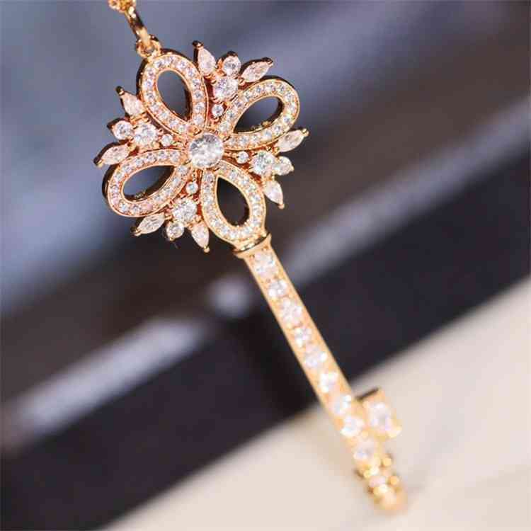 

PVXN T family snowflake Key Necklace 925 Sterling Silver Plated 18K Gold Pendant sweater chain female luxury clavicle