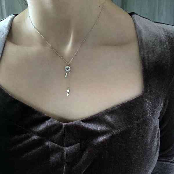 

designer Compare with the original CGentle temperament light luxury niche design exquisite key pendant clavicle chain necklace female