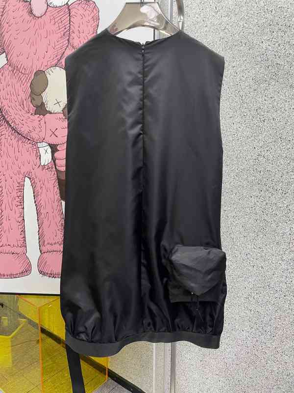 

triangle spring and summer new product temperament belt zipper bag medium length nylon sleeveless dress, Black