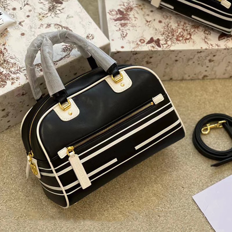Designer Womens Totes Handbags Luxurys Brand Bowling Bag Fashion 2022 Nouveaux sacs de voyage de grande capacité Gym Pourses de haute qualité