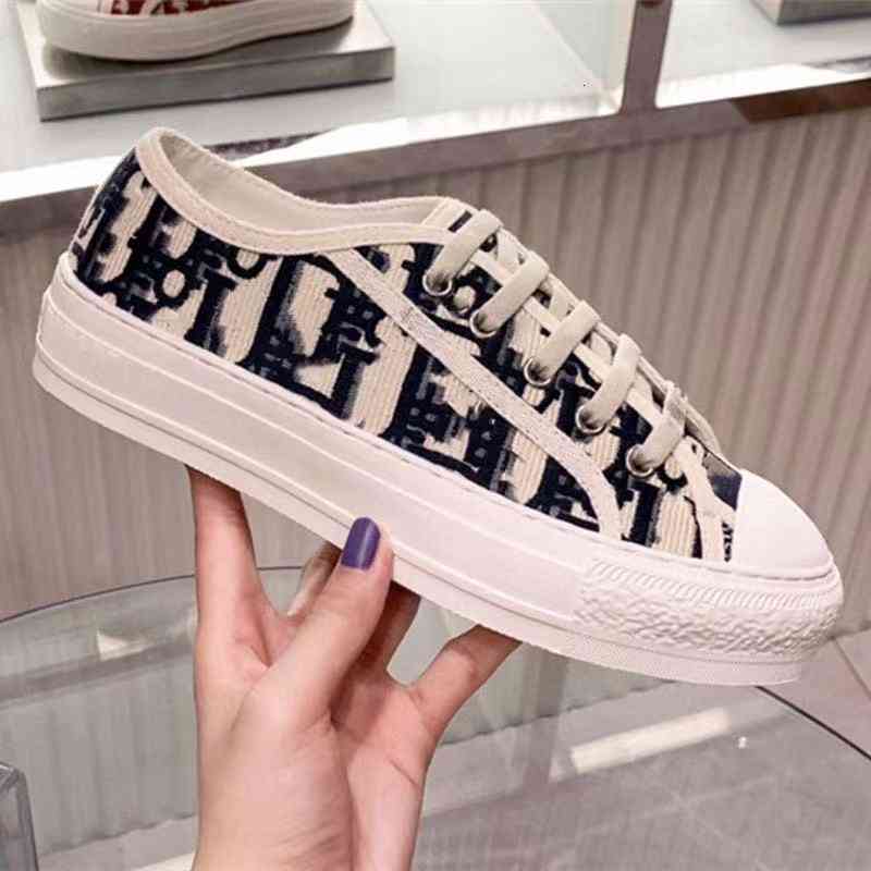 Chaussures de robe D Famille Vieille Fleur Toile brodée Chaussures de la lettre Femme Sheelaces Petite Cabinet en cuir surélevé à rayon épais épa