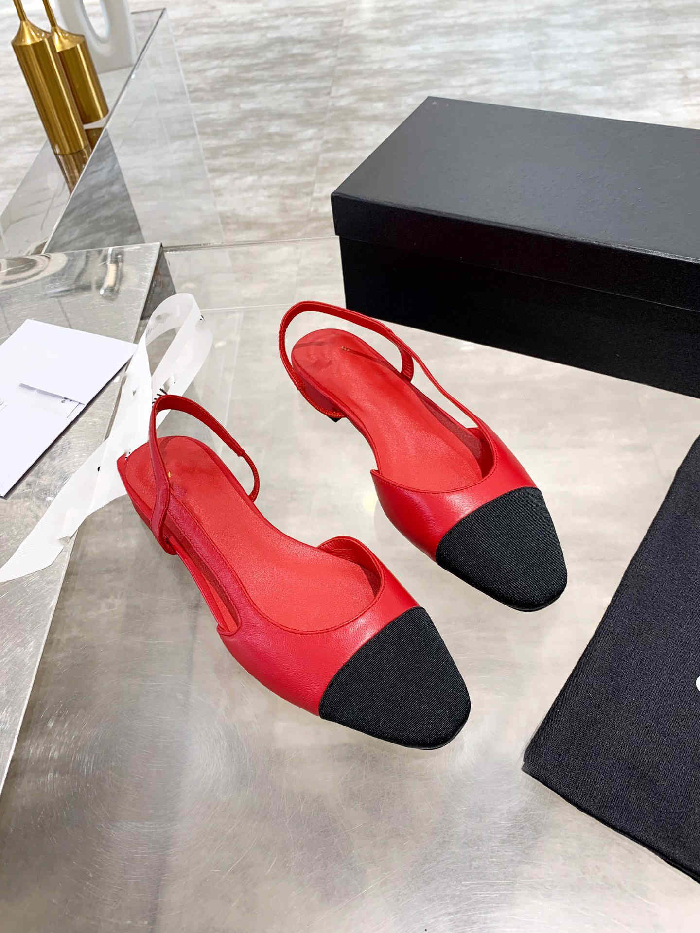 

2022 new leather small fragrance sandals color block flat heel bag head 12 colors to choose from, Color1