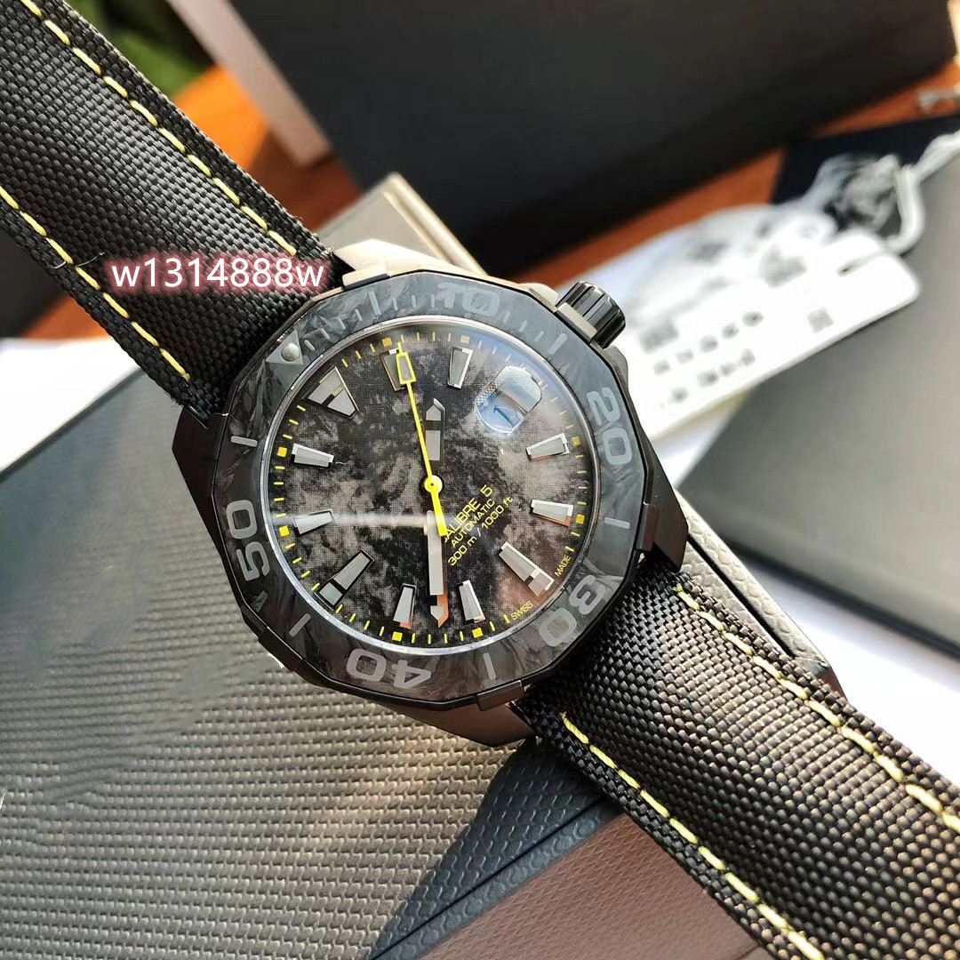 

Diving watch Capital 41 mm with Swiss ETA SW200 mechanical movement sapphire glass mirror carbon fiber surface black PVD titanium case, As shown