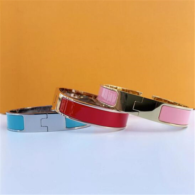 Bracelets de créateurs Bracelet de mode de haute qualité pour hommes et femmes cadeaux de bijoux de luxe en acier inoxydable