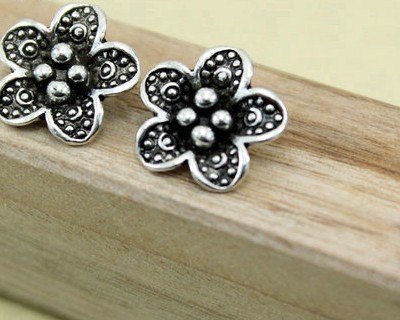 

13mm Tibetan Silver spacer Plum blossom pendant Loose Bead Spacer Beads Connectors for DIY Jewelry Making bracelet e5h3