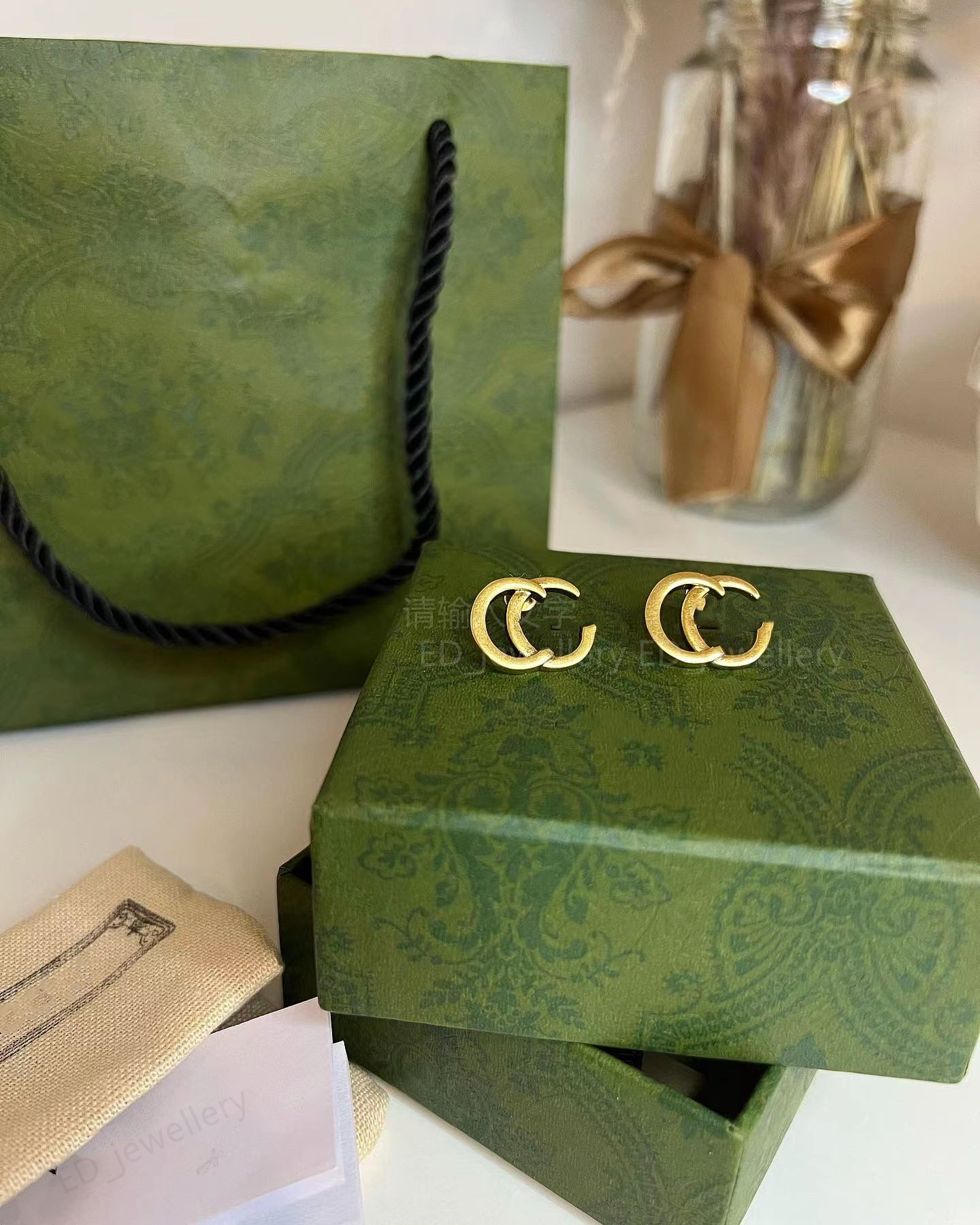 

2022 Chic Double Letter Charm Earrings With Gift Box Embossed Stamp Studs Eardrop Dangler For Women Party Anniversary