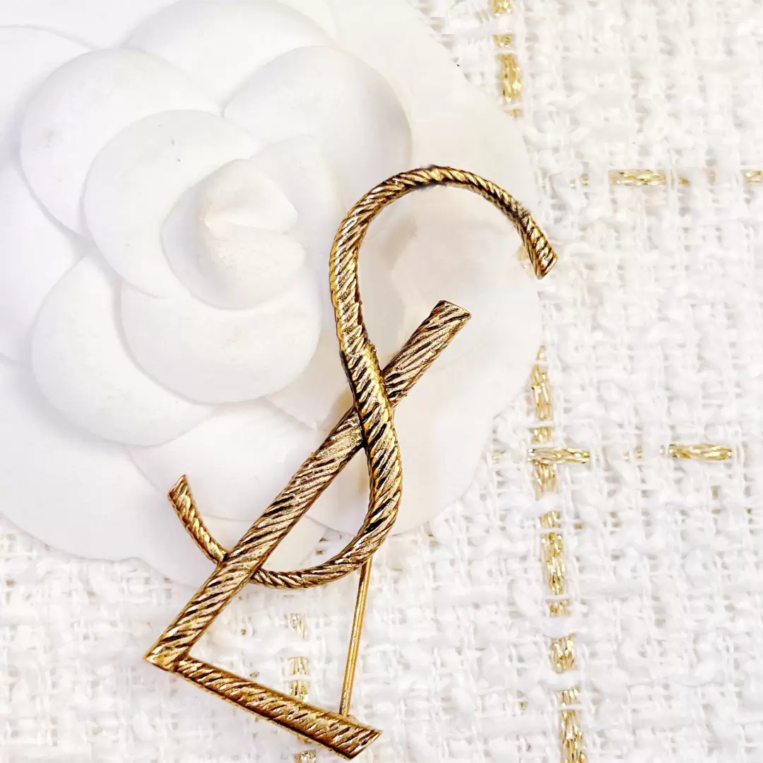 

High Quality Luxury Designer Jewelry Mens Womens Pin Brooch Gold Letters Classic Brand Brooch Suit Party Dress Ornaments Beautiful