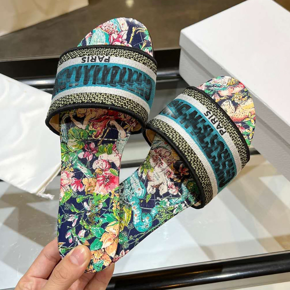 

2022 fashion die fendace non-slip sandals slippers women's lightweight waterproof platform shoes rainy day lvv student casual sandals SSSSSSXXaaee