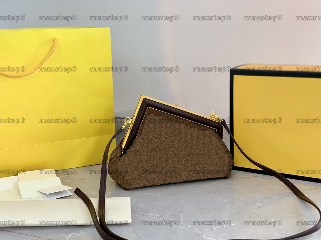 

Fashion First Medium Leather Clutch Bag Classic Designer Handbag Women Luxurys Fur Shoulder Bags Purse Crossbody