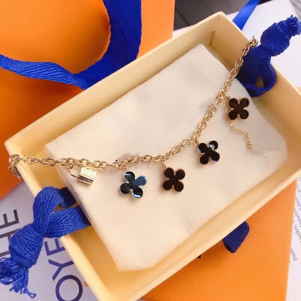 

Luxury High quality designer Letter link Chain necklace Retro Couple Necklaces Men and Women Pendant Designer jewelry Gift with box