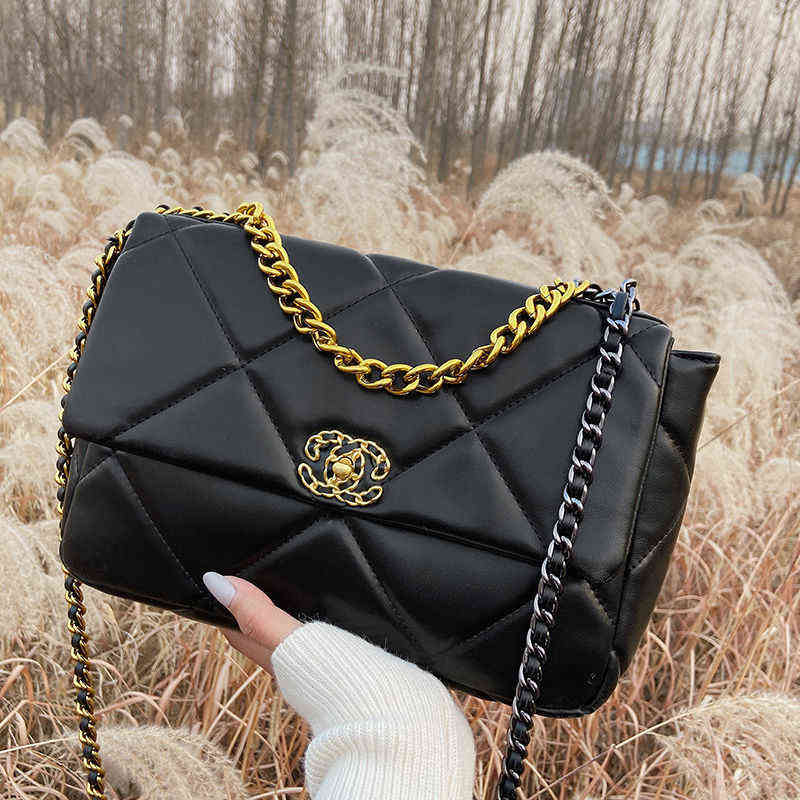 

Factory Online Export Designer Bags Tote Ouyang Same Small Women's 2022 New Fashion Versatile Messenger Retro Leather Chain, Black trumpet
