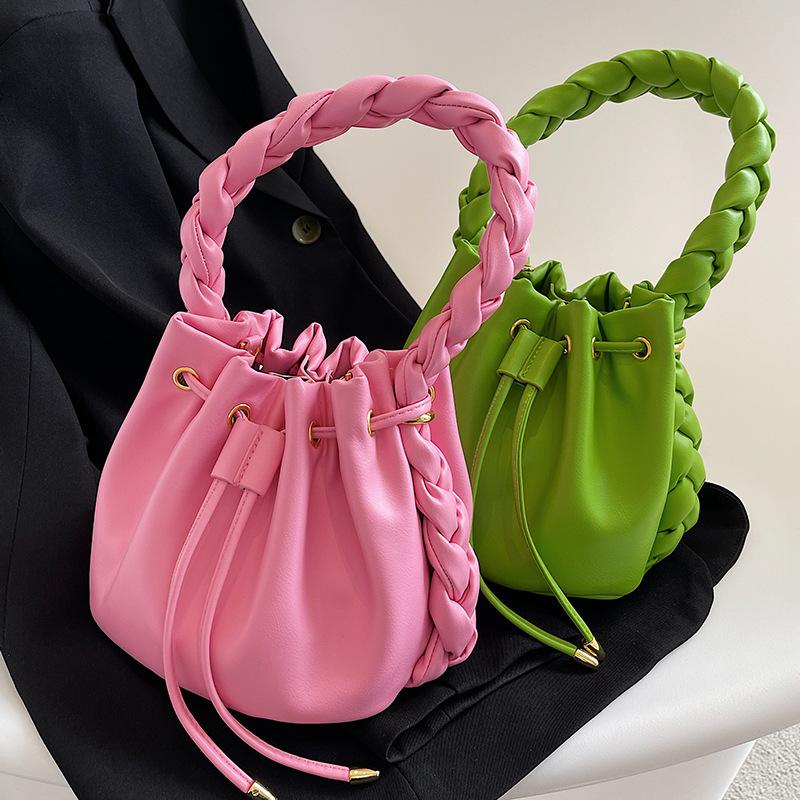 

Evening Bags Summer 2022 Fashion Ladies Messenger Bag High Quality Drawstring Portable Pleated Bucket Brand Designer Small WomenEvening, Black