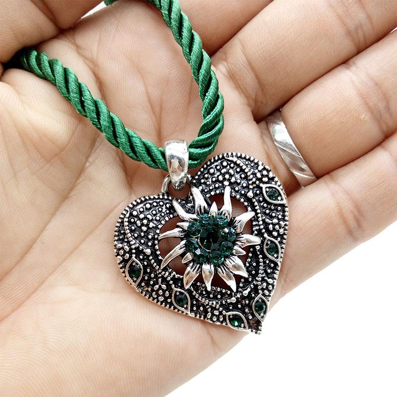 

Pendant Necklaces Multicolor Edelweiss Vintage Lanyard Necklace Heart Shape Engraved For Women Charm Party Jewelry WholesalePendant