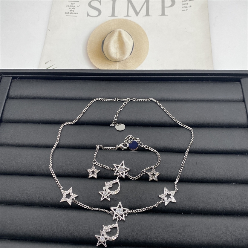 54% de réduction 2022 bijoux Nouvelle lettre étoile Collier simple tendance de mode Léman de luxe Advanced Sense Send Send Clavicule Chain Bracel