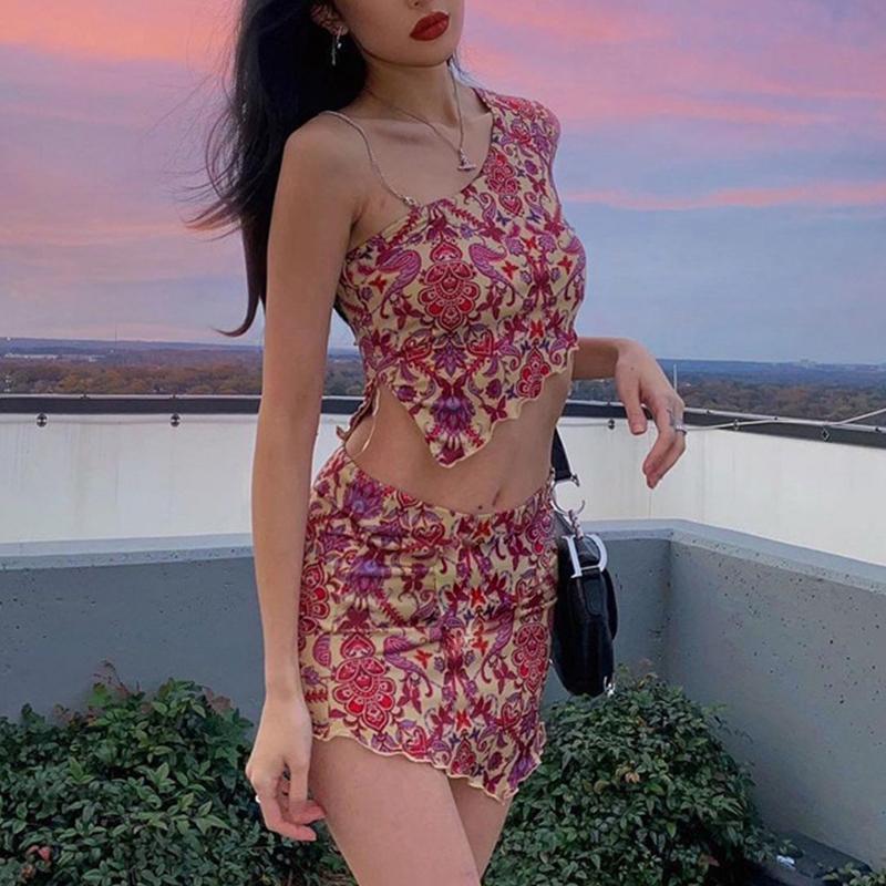 

Work Dresses Vintage Y2K Printing 2 Piece Co-ord Suits 2000s Streetwear One-Shoulder Crop Tops And High Waist Skirts Matching Set, As seen