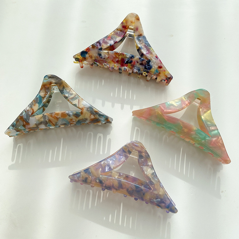 

Length 10.9 CM Geometric Hollow Out Triangle Hair Clamps Women Acetic Acid Large Hair Clips Floral Pattern Claw Hairpins For Lady Ponytail Wash Headdress Wholesale