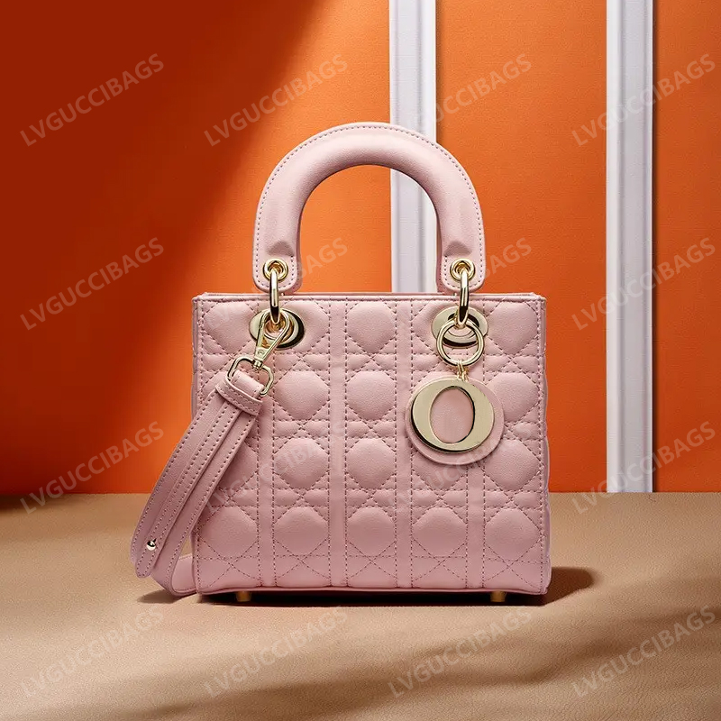 Designer Luxury Princesse Diana Bag Fashion Fashion Women's One épaule Messenger rétro Full Match Flip Pu Leather Letters pour femmes Sac à main