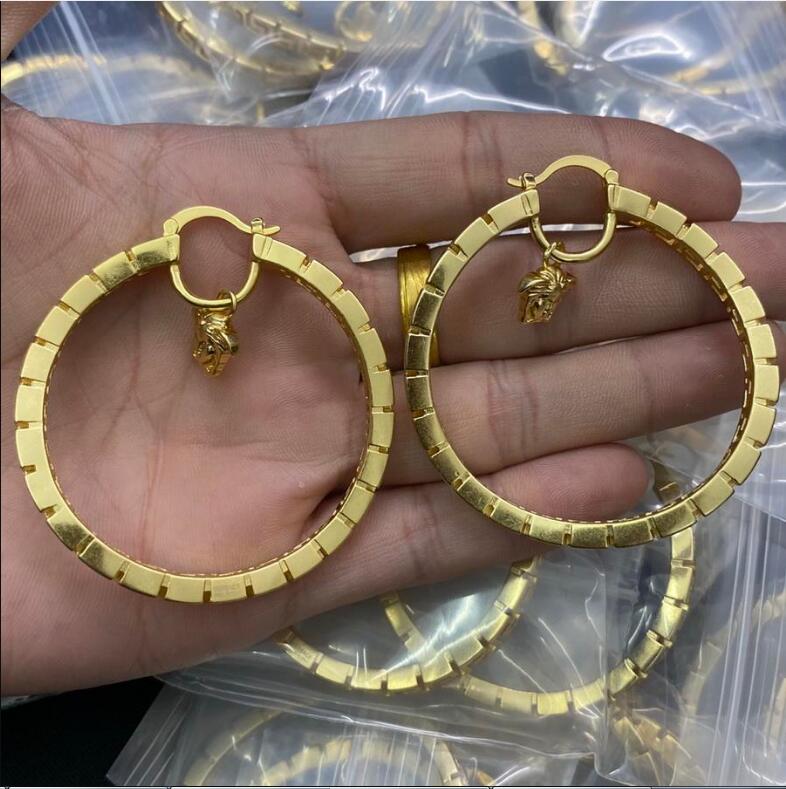 Fashion new designed V letter ladies Earing hoop Banshee Medusa head portrait 18K gold plated women's earring stud Huggie Designer Jewelry B