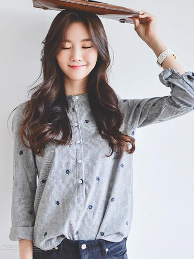 

Women's Blouses & Shirts 2022 Summer Embroidery Floral Plant Print Blouse Tops Spring Fashion Women O-Neck Button Loose WDC721, Picture