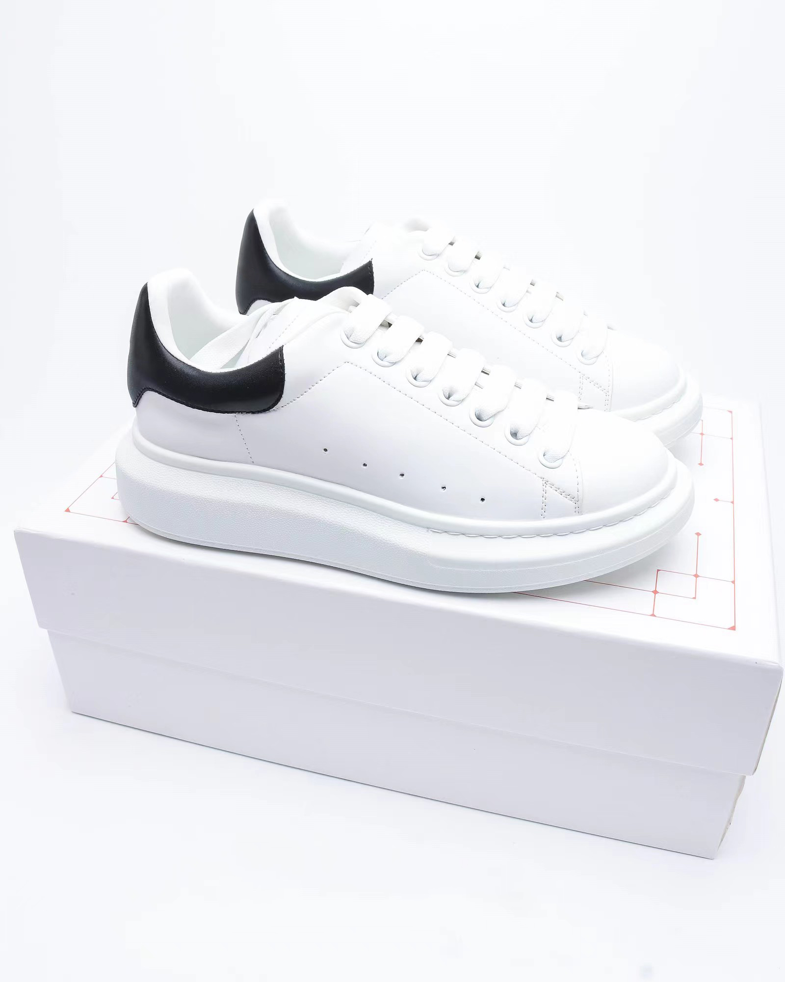 

Alexander high-end Roller Shoes boutique men and women walking sneakers show thick soles high flashing tail cowhide flats casual trend must, White