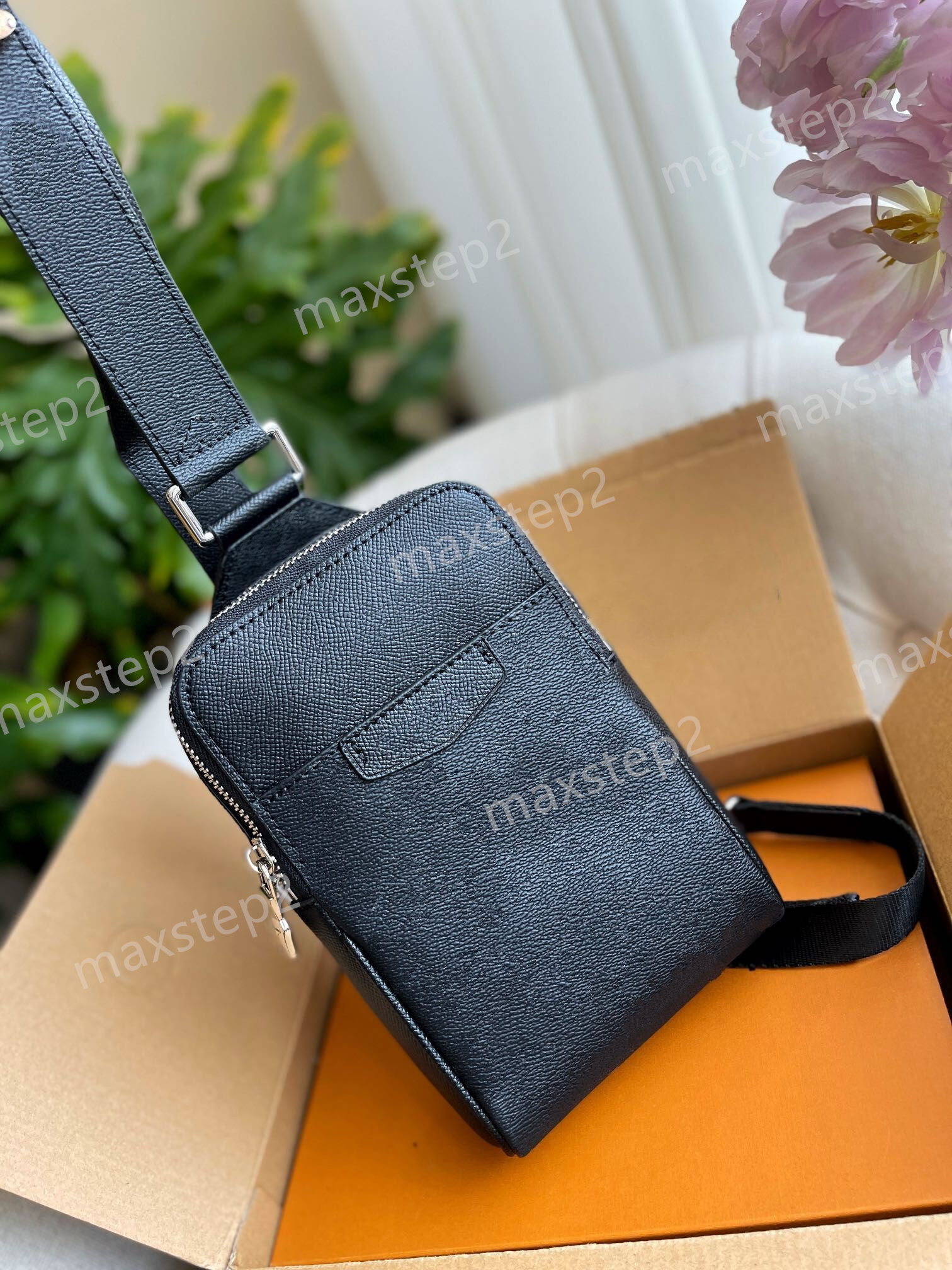 

2022 Mens Luxury Designer Stylish Backpack Bag Taiga Monograms CrossBody Taigarama Noir Black Coated Canvas Leather Outdoor Sling Bag Shoulder Bags