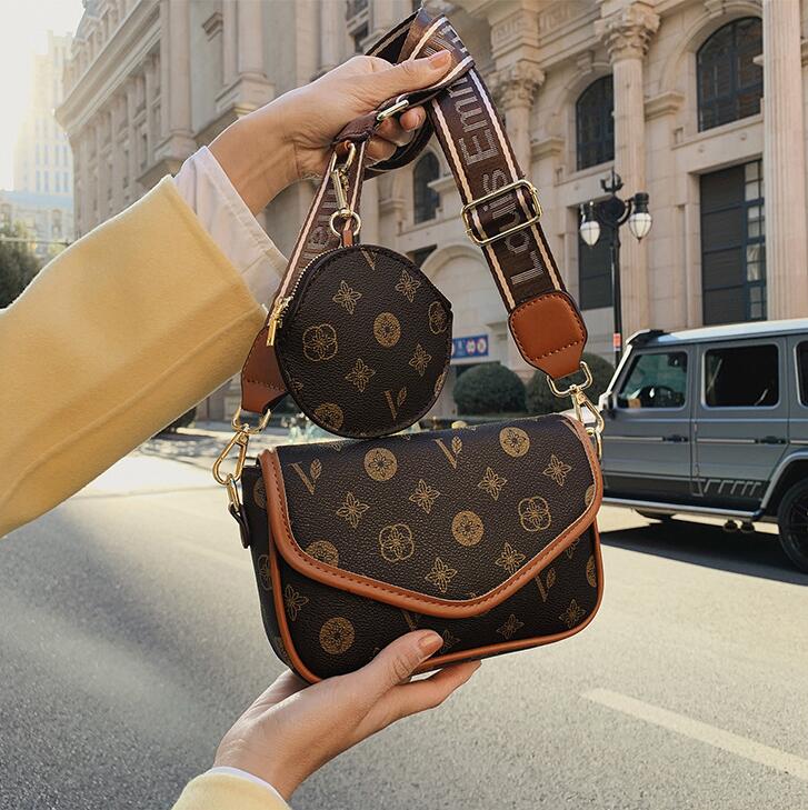 

Wholesale ladies leathers shoulder bag thicken classic old color retro handbag personality plug-in coin purse comfortable wide shoulders strap women backpack, Brown1-1861