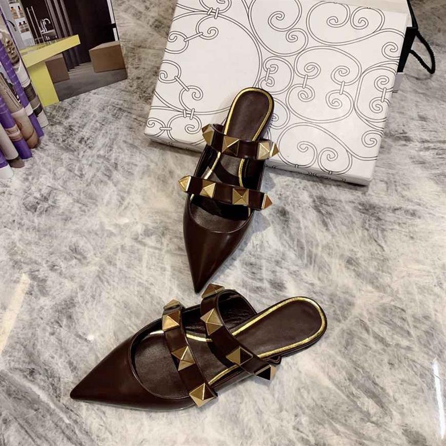 2021 Nouvelles chaussures de haute qualité Panthons de concepteur de luxe avec garniture en métal Sandales décontractées plates disponibles dans