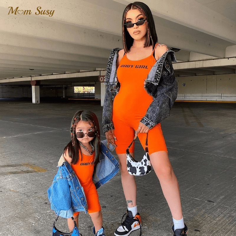 

Fashion Family Matching Strap Jumpsuit Mom Daughter Sleeveless Pullover Sport Outfit Summer Overalls Onesies Solid Color 220614, Red